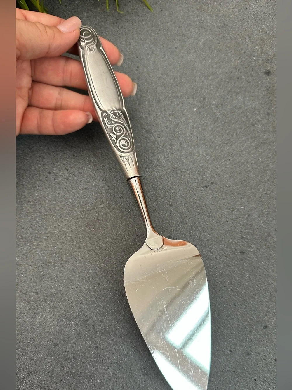 Silver-tone Cake Server with Ornate Viking Handle - Norge Motif